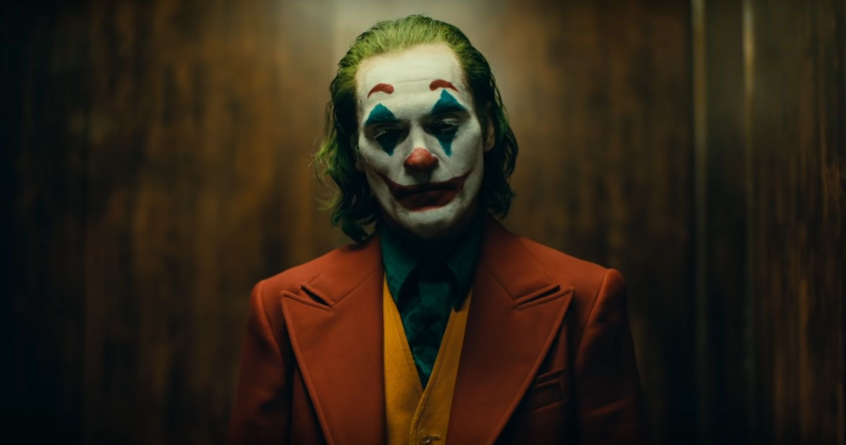 Joker Joaquin Phoenix in makeup