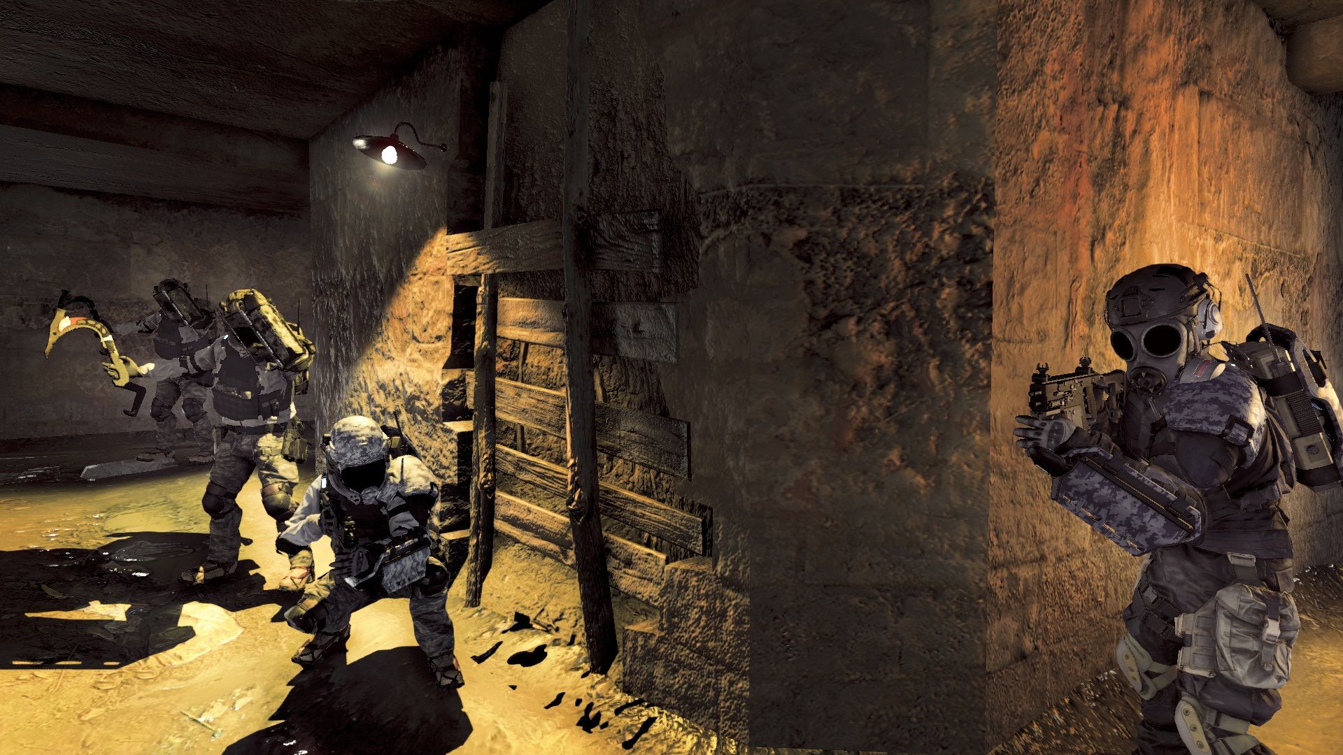 Operatives scout a building in Umbrella Corps.