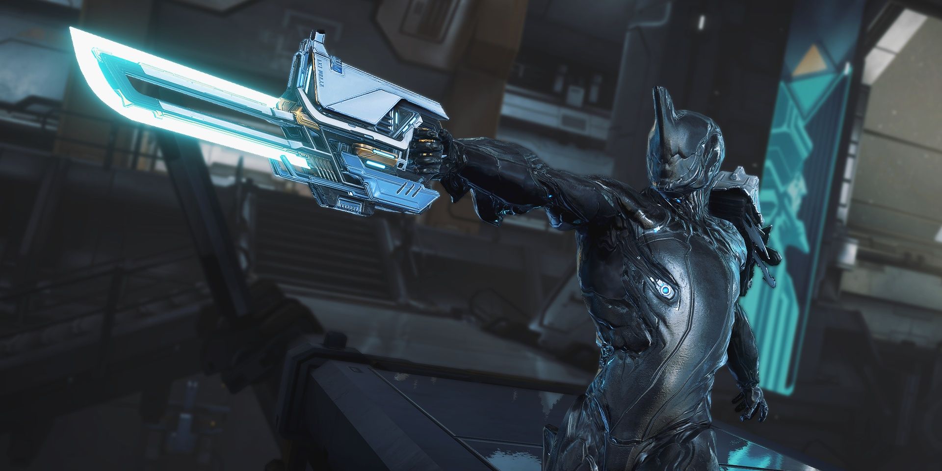 Warframe Excalibur holding Stropha gunblade.