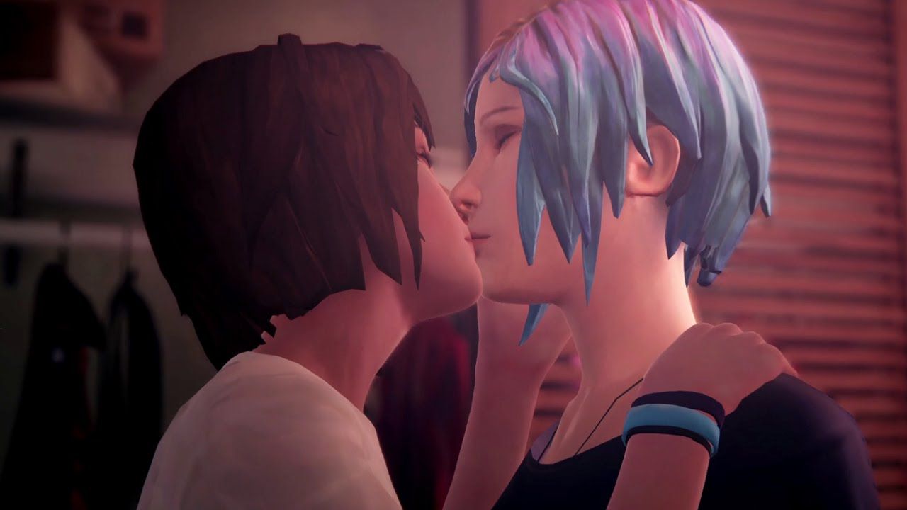 Chloe kissing Max Life is Strange