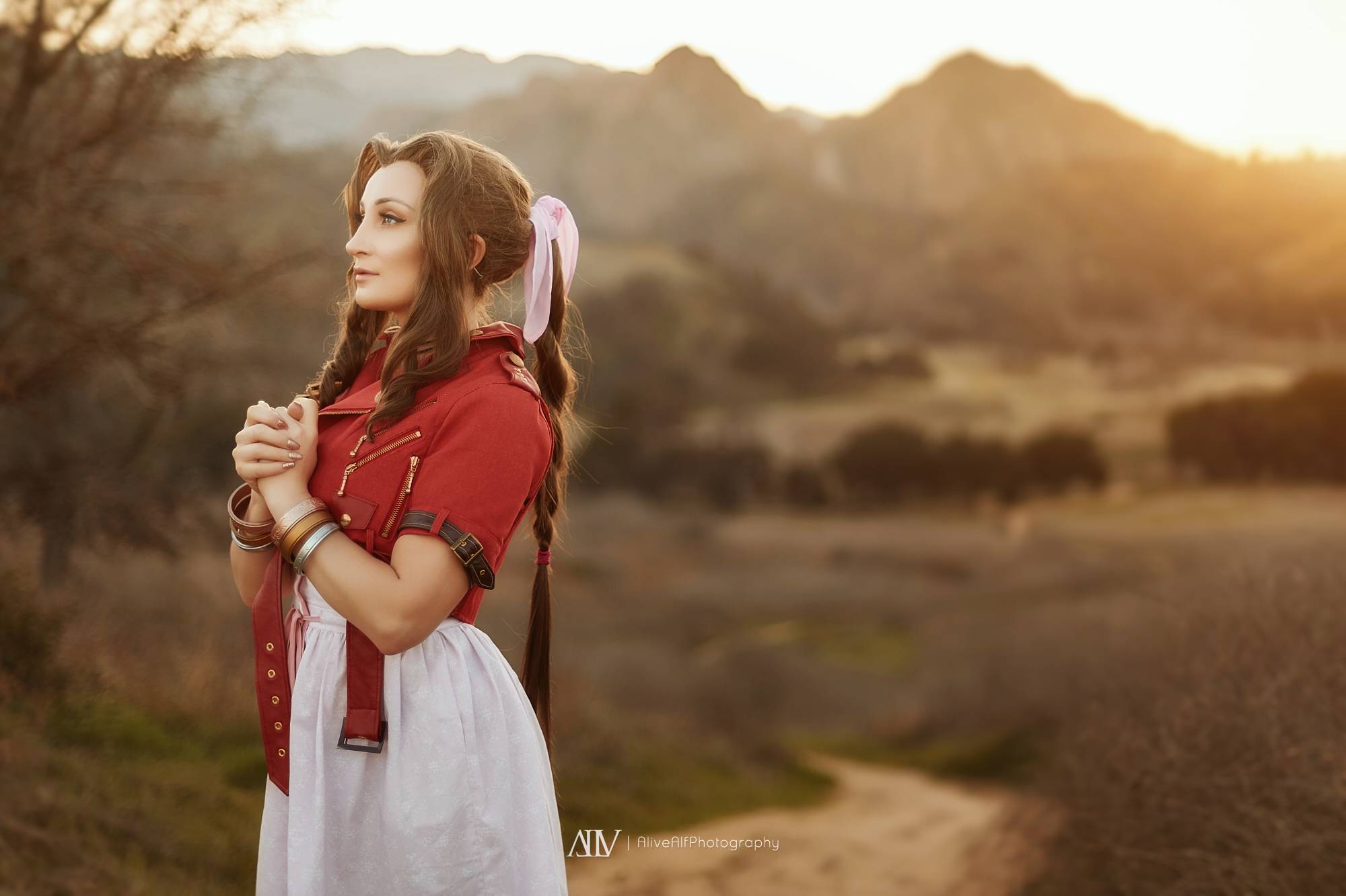 Final Fantasy 7 10 Amazing Aeris Cosplays That Look Just Like The Game