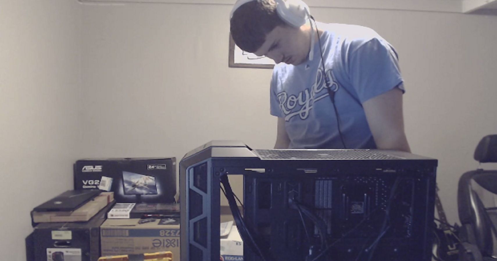 Twitch Streamer Spectacularly Fries His PC