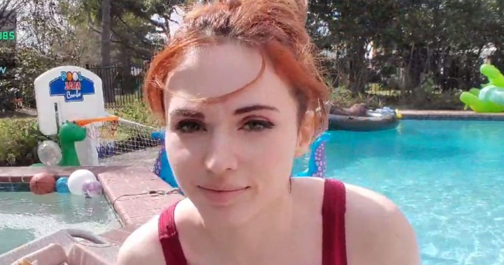 Amouranth pool