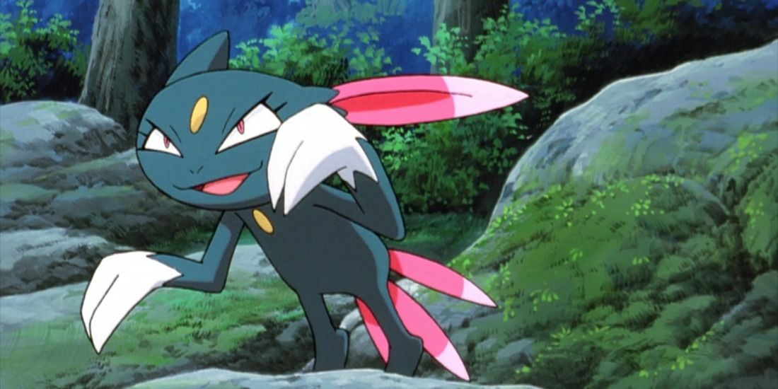 A Sneasel sneaking and ready to steal in the Pokémon anime
