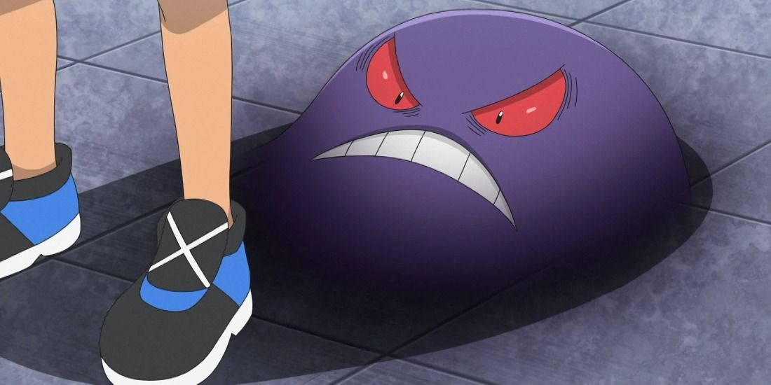 Gengar following a cursed human in its shadow in the Pokémon anime