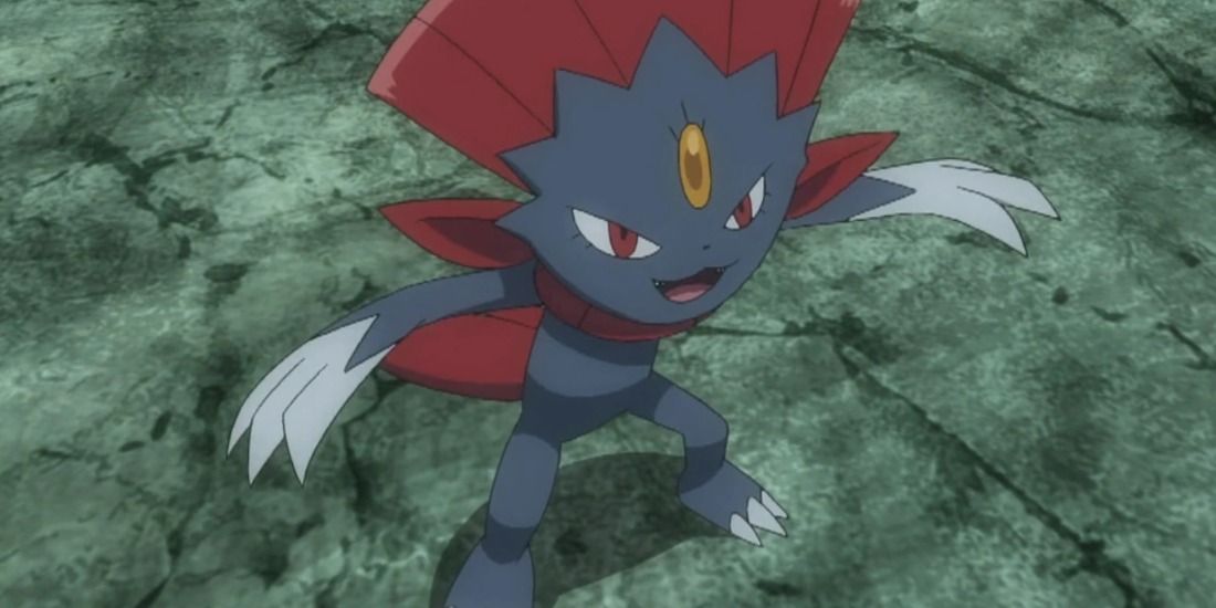 Weavile standing ready to fight in the Pokemon anime