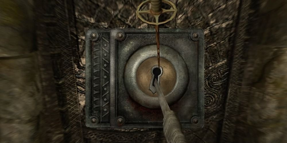 Using the Skeleton Key to pick a lock in Skyrim