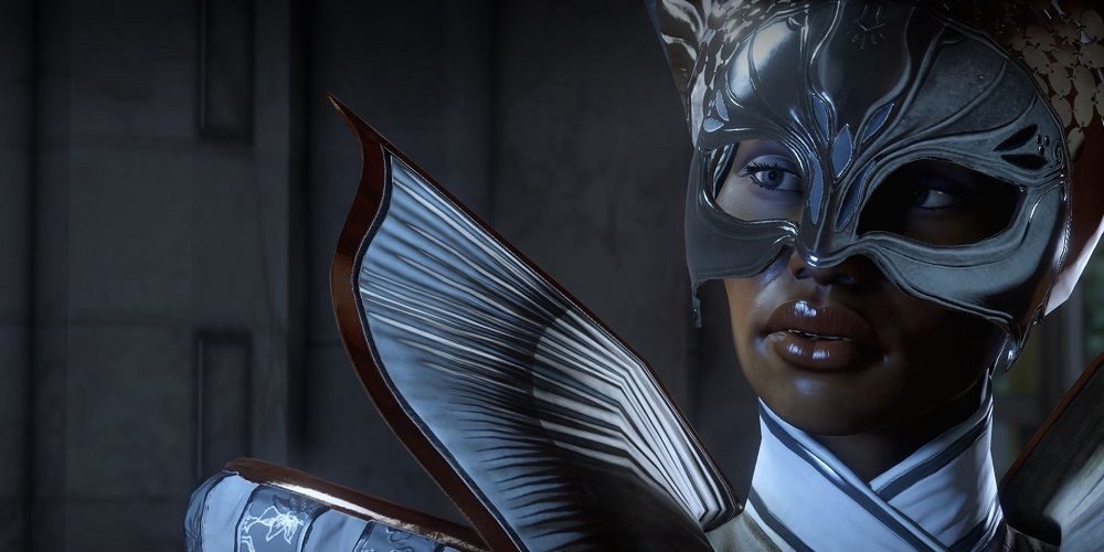 Dragon Age Inquisition's Vivienne wearing her Orlesian mask.