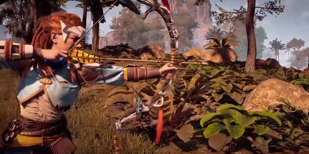 Horizon Zero Dawn Carja Silks Aloy knocks her arrow in her bow as she targets an enemy