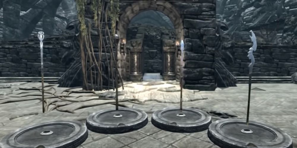 Free staves in Shalidor's Maze in Skyrim