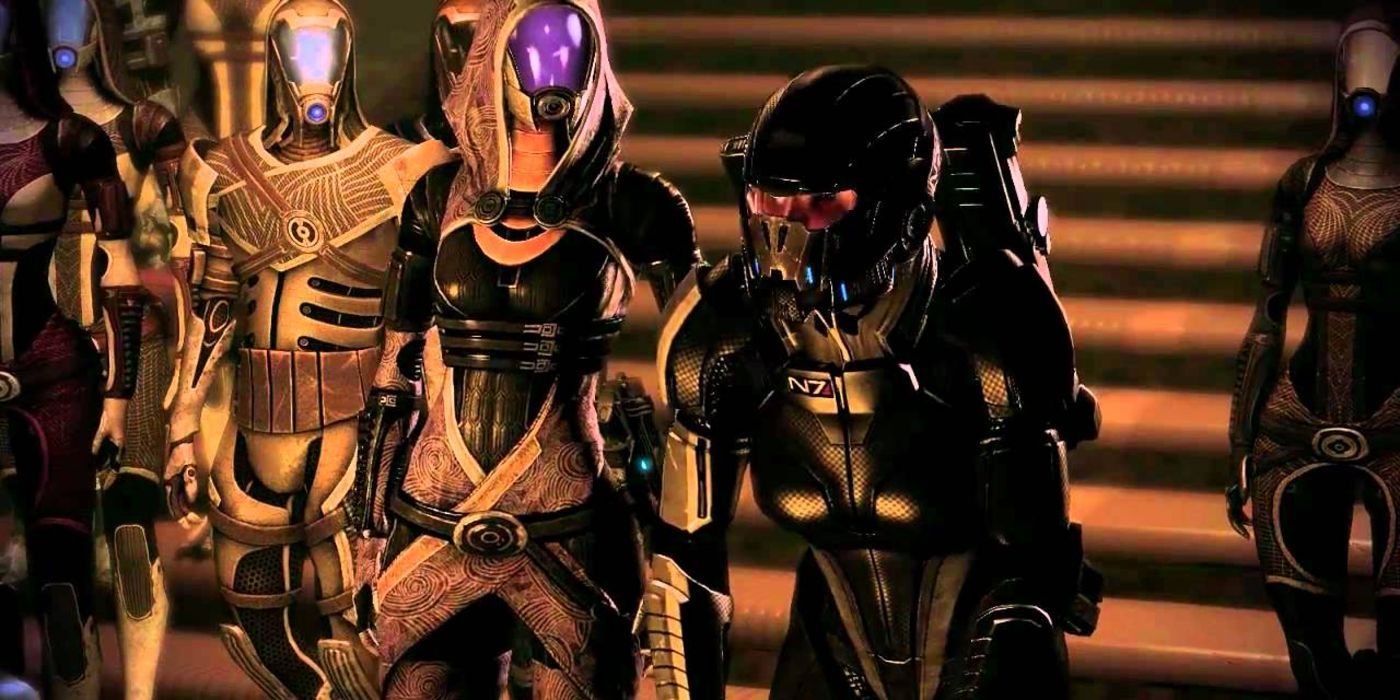 FemShep about to make the decision of presenting evidence during Tali's loyalty mission