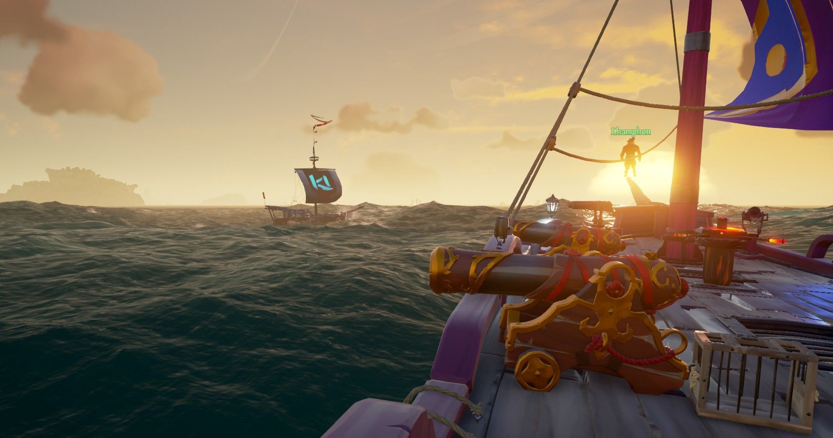 Sailing with another crew in Sea of Thieves
