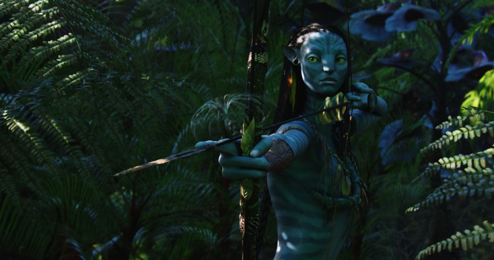 Neytiri with a bow ready in Avatar