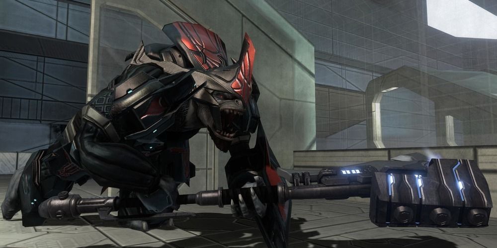 A Brute with gravity hammer in Halo