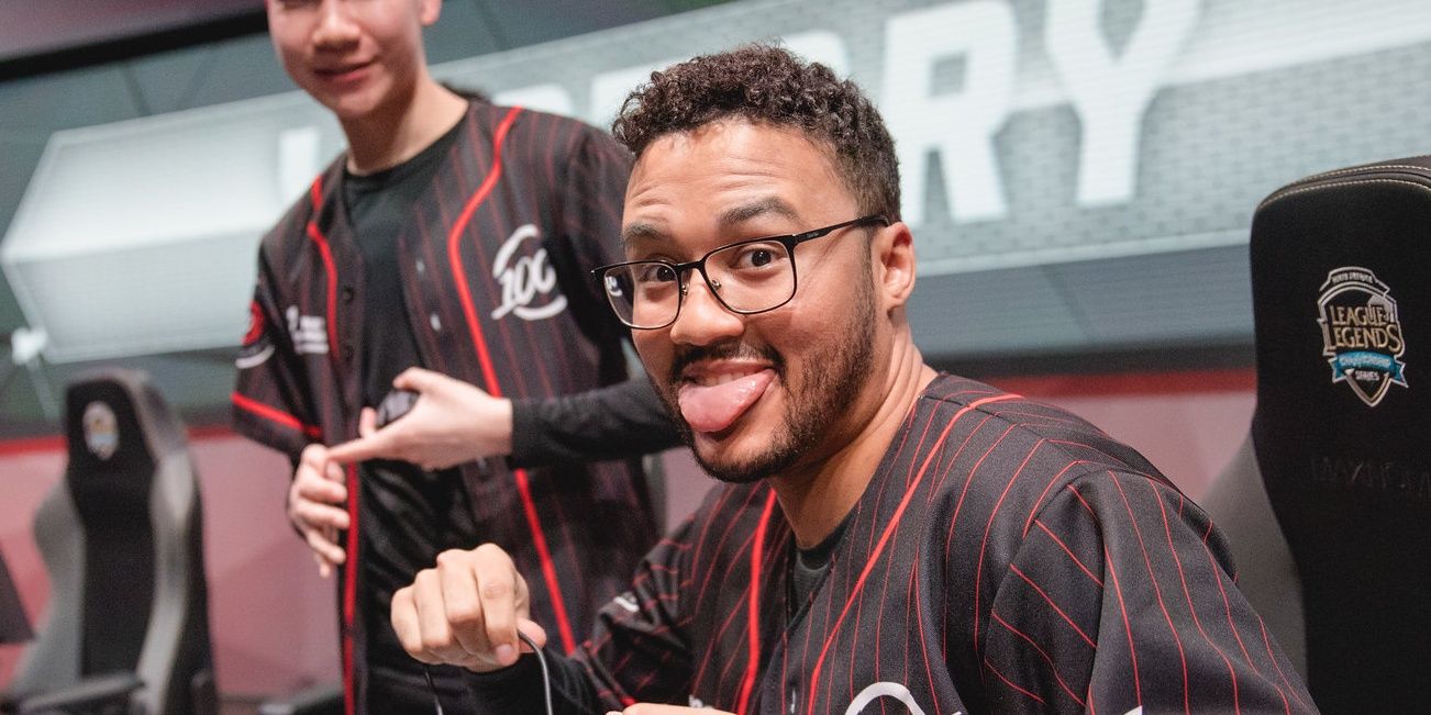 Aphromoo sticking out his tongue while smiling after winning a game with 100T