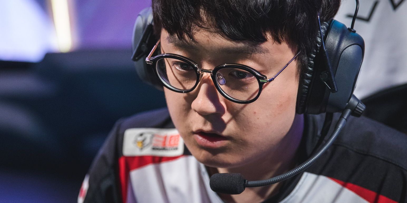 Mata incredibly focused on game while playing for KT Rolster wearing headset