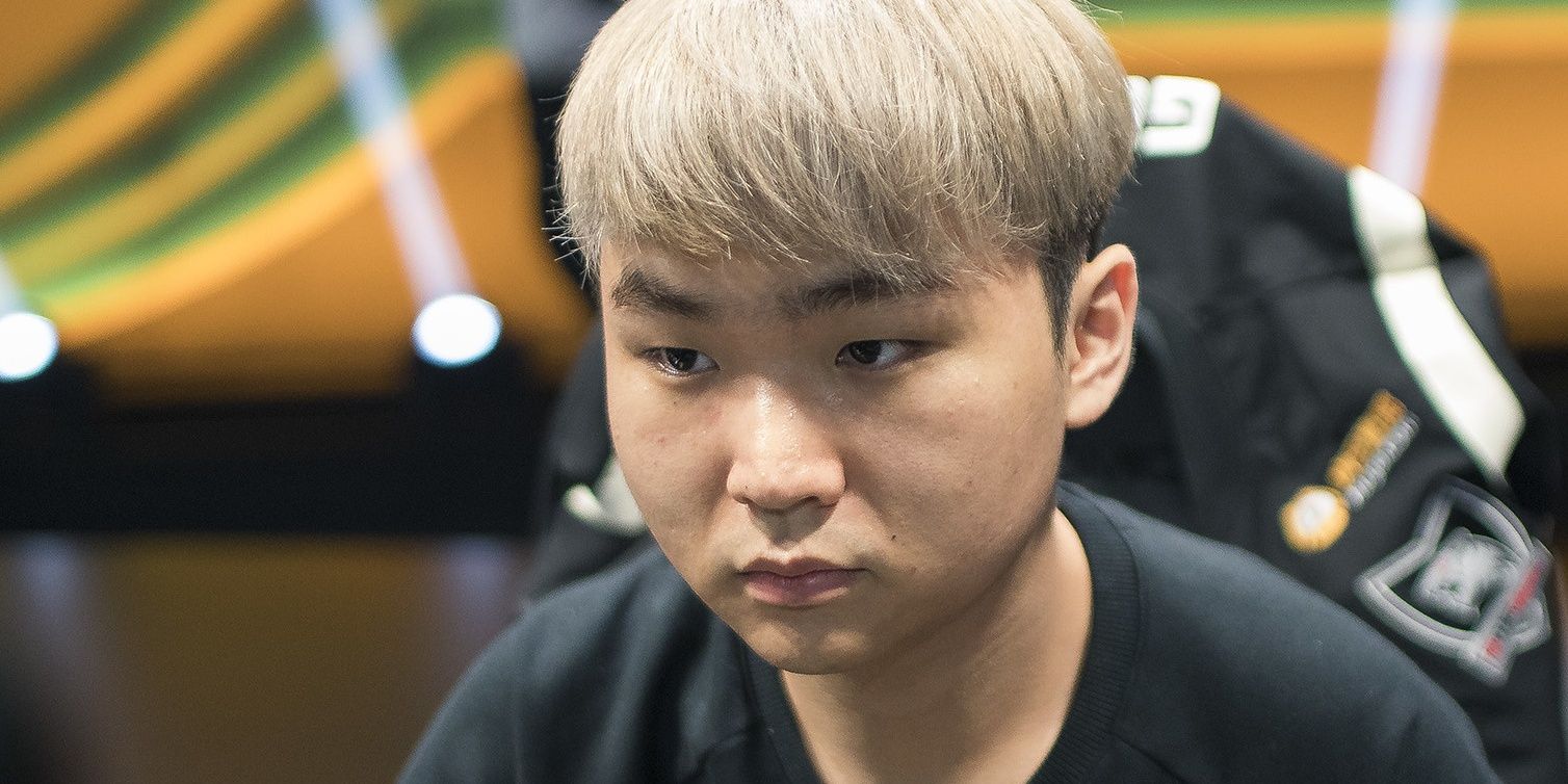 GorillA preparing for game with ROX Tigers without headset on focusing on monitor