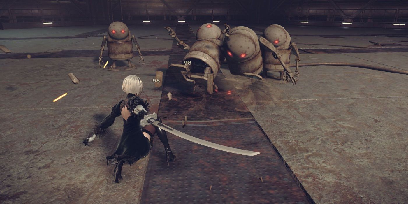 2B slicing machines with her sword in Nier Automata