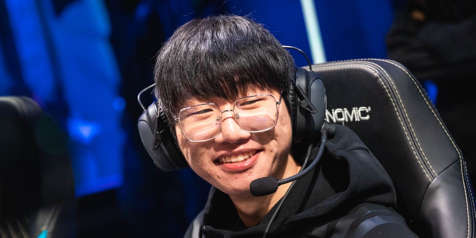 Ning Smiling At Camera Wearing Glasses and Headset At World Championship