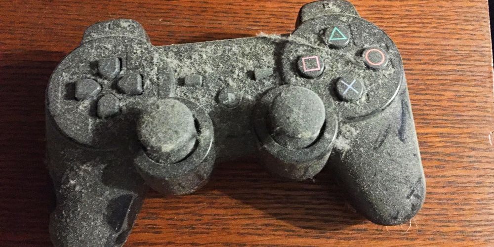 A dusty PS3 controller
