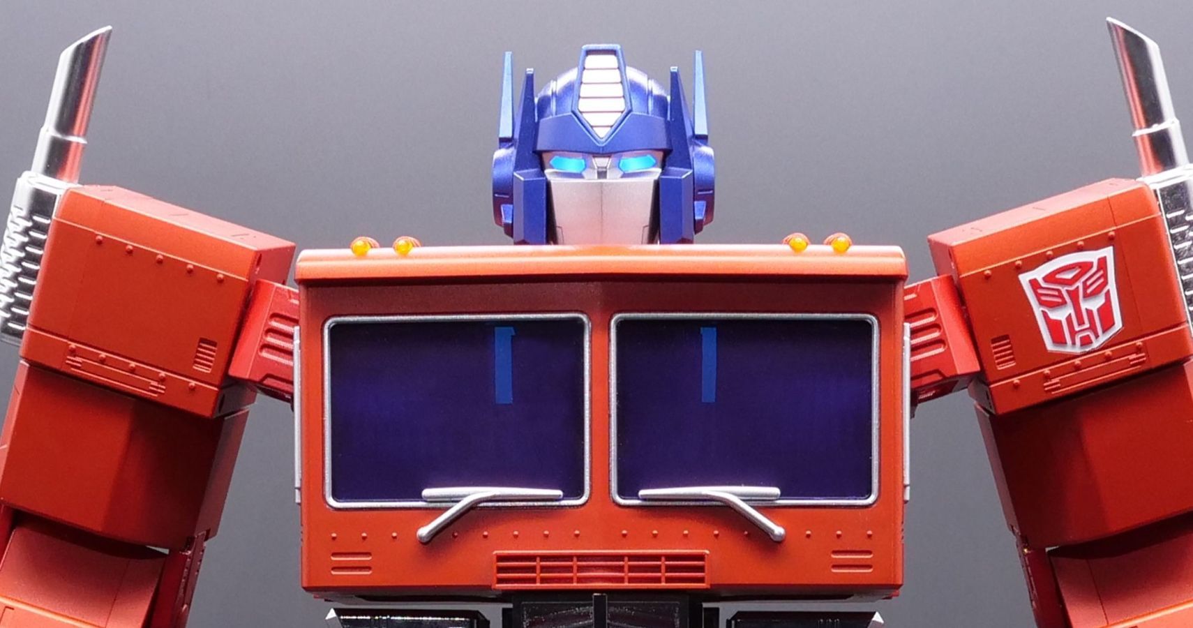This $700 Optimus Prime Robot Can Transform Using Voice Commands