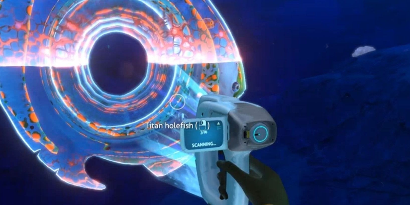 Robin scanning a Titan Hole Fish
