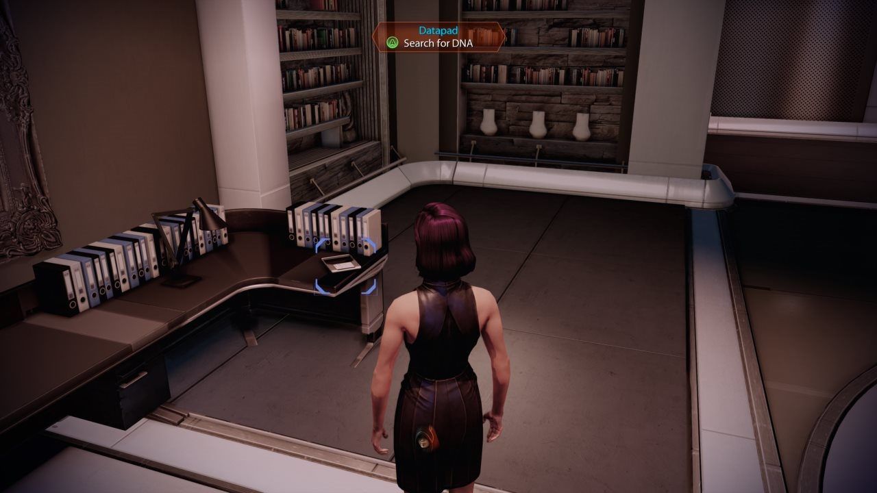 Mass Effect 2, Shepard collecting the Datapad in Hock's private room