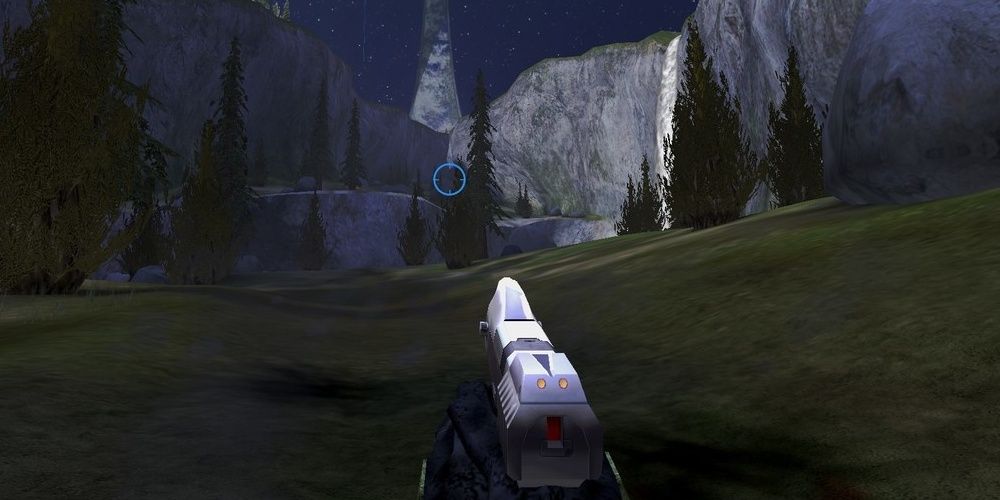 Halo Combat Evolved Pistol on the Halo Ring