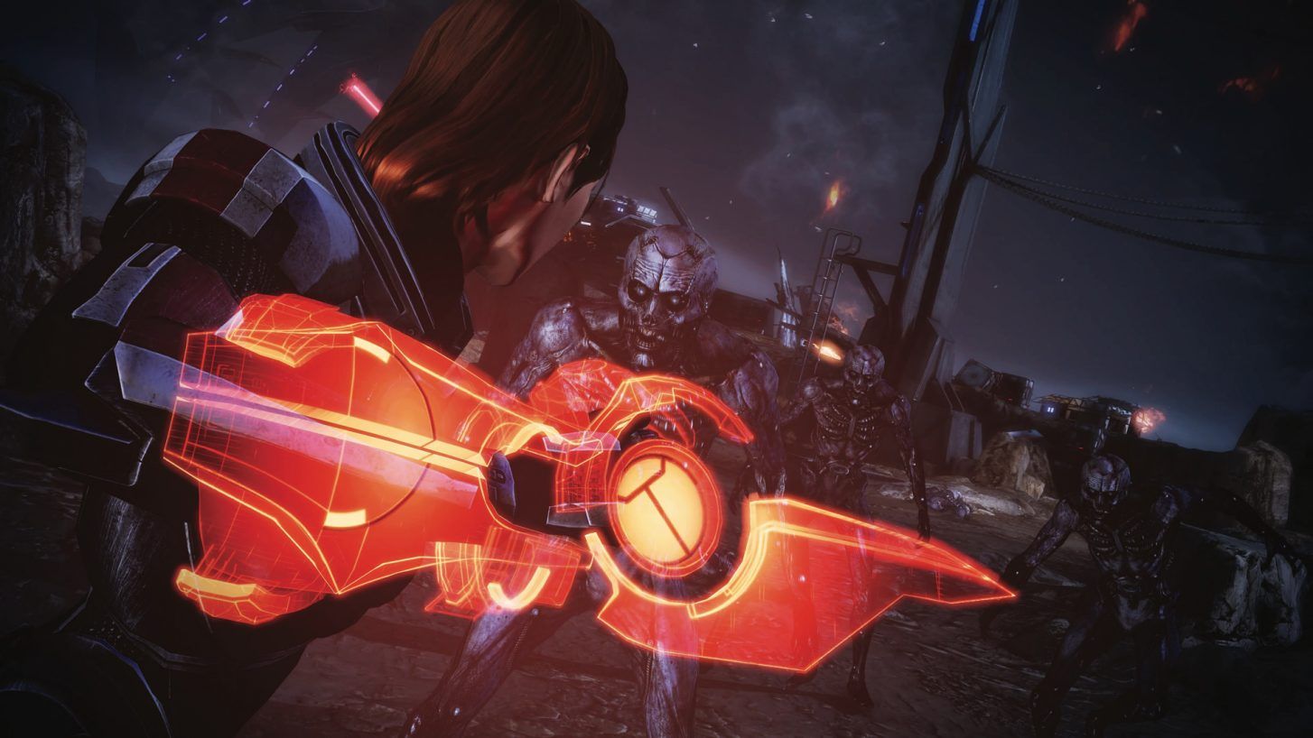 Mass Effect Legendary Edition Female Shepard Holding Omni Tool