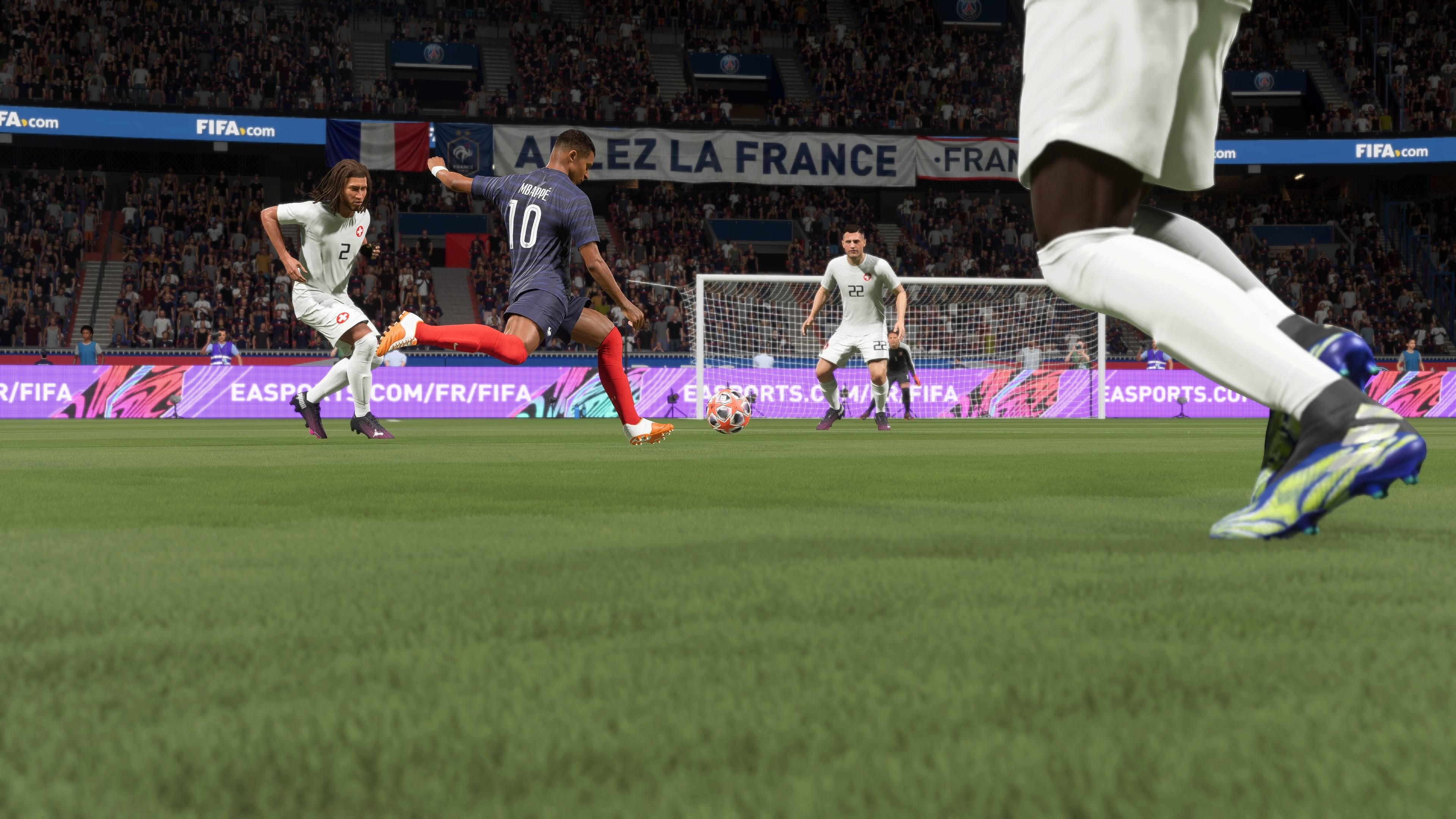 Didier Deschamps Plays Like The Most Annoying FIFA Player ...