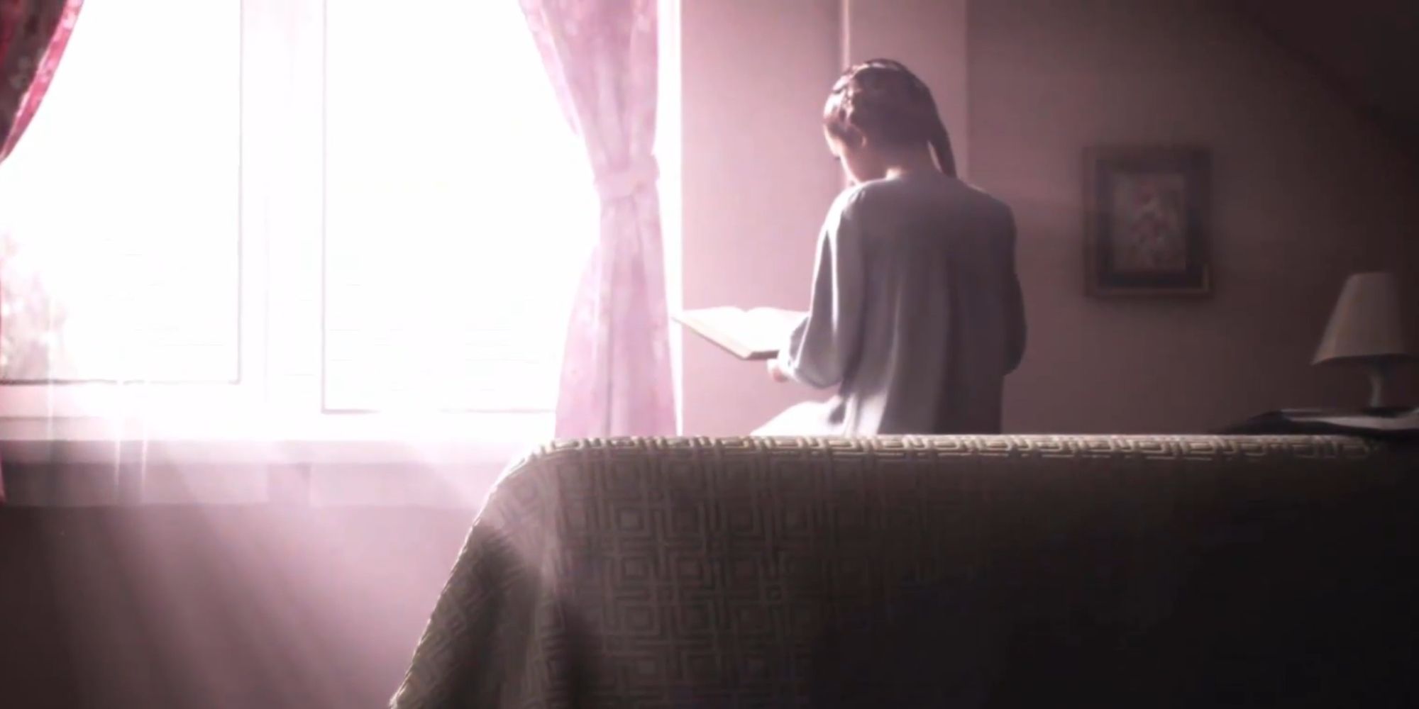 Resident Evil Revelations 2 Screenshot Of Natalia Reading At The End Of The Game