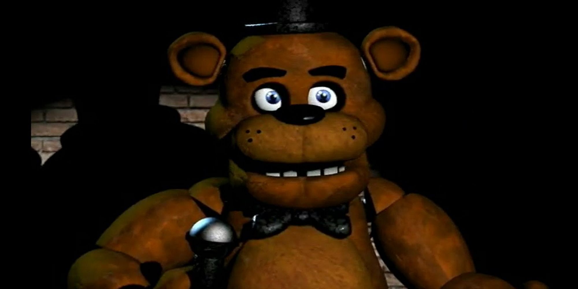 Five Nights At Freddy's - Freddy Fazbear Holding A Microphone While On Stage