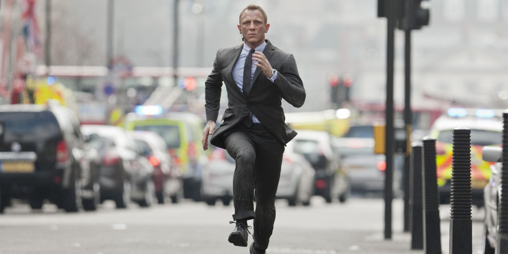 Daniel Craig James Bond 007 running