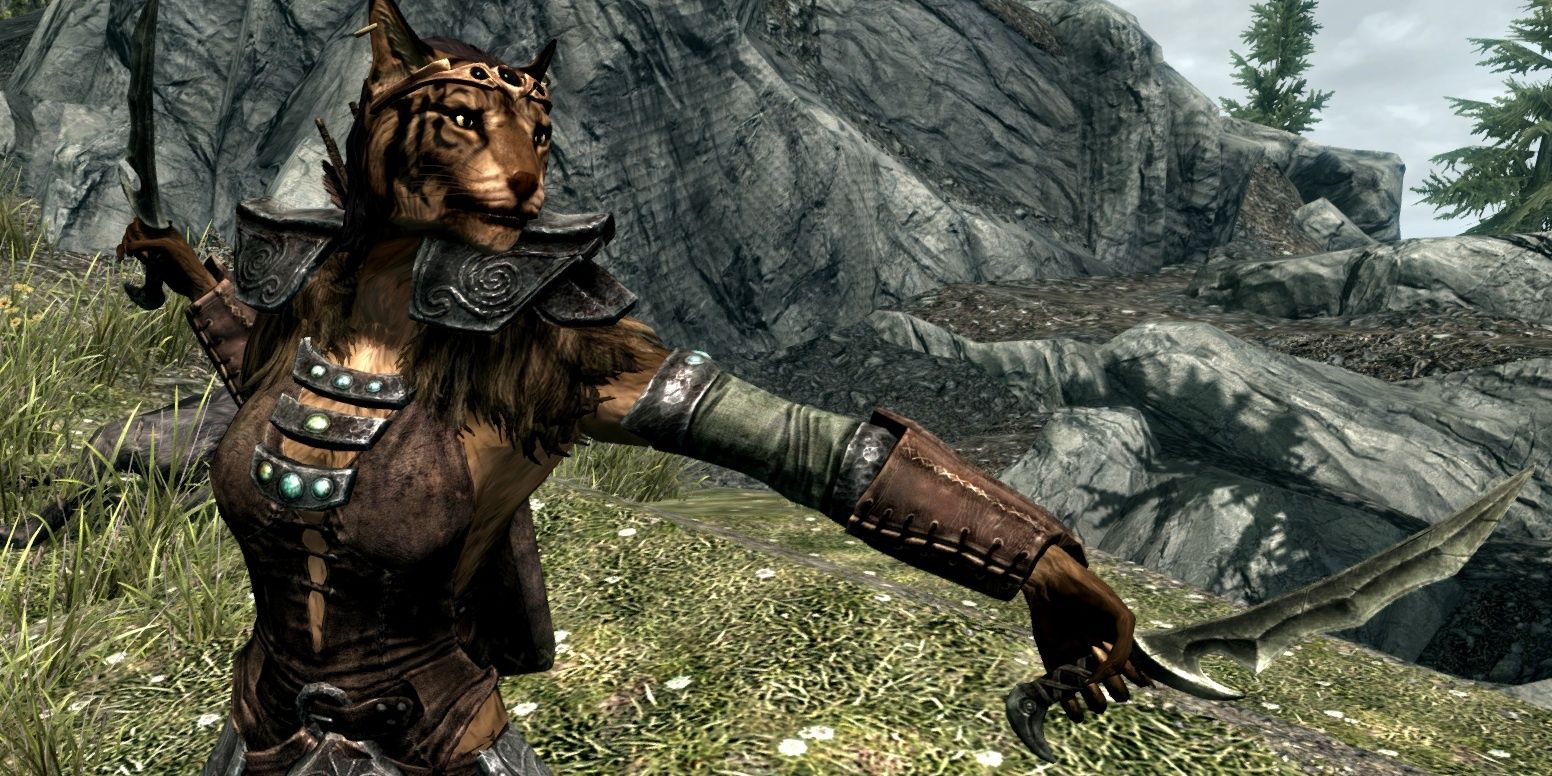 Skyrim: A female Khajit spins her daggers around