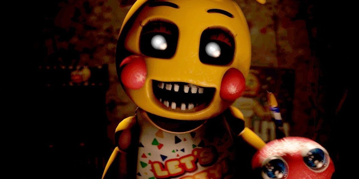 Five Nights At Freddy's 2 - Toy Chica Holding A Cupcake And Grinning