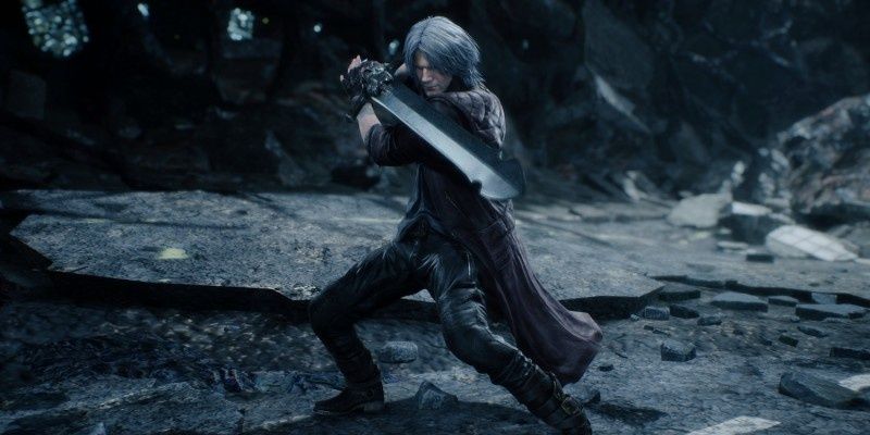 Dante holding Rebellion in a fighting stance