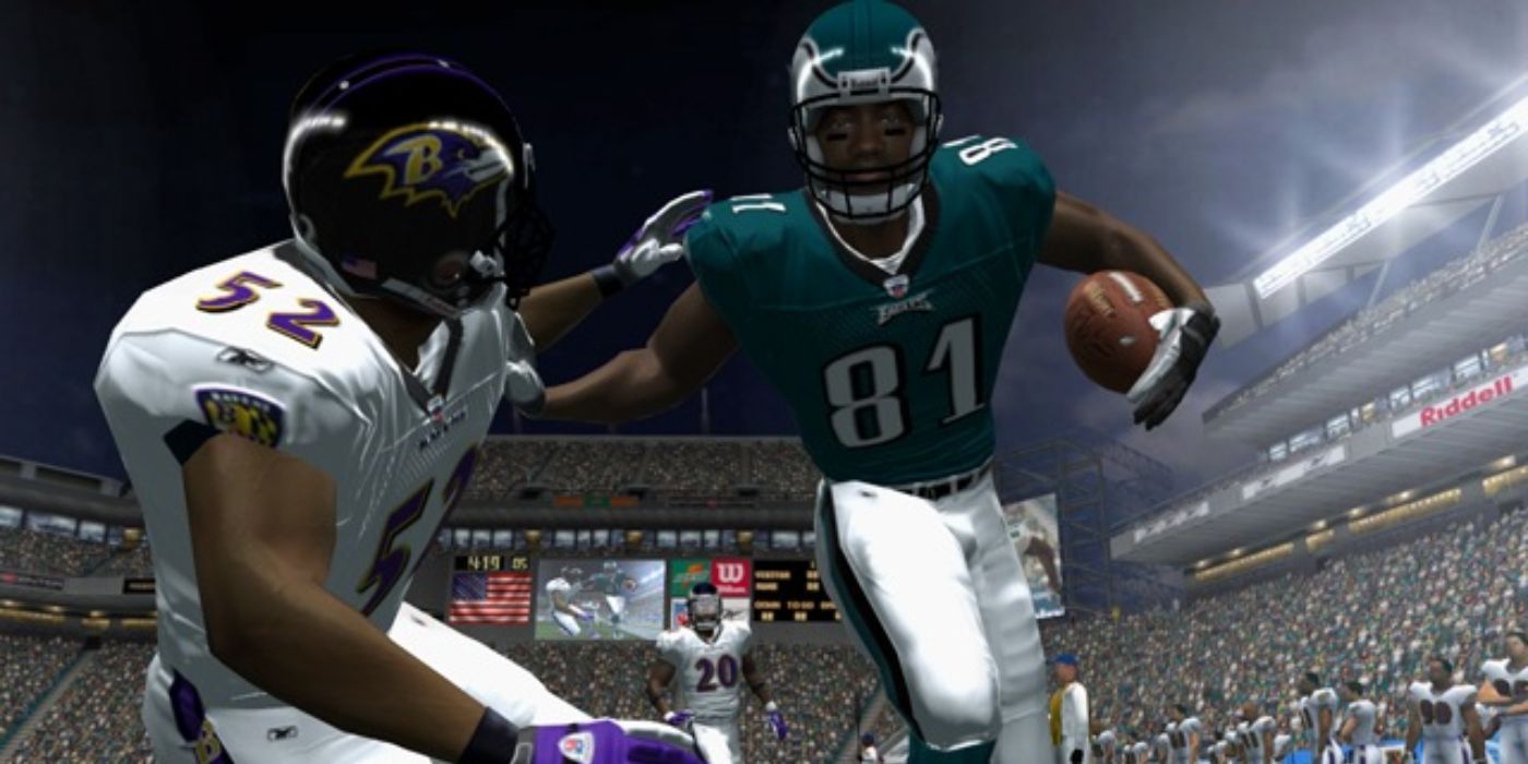 Terrell Owens of the Philadelphia Eagles (right) tries to shake off Ray Lewis of the Baltimore Ravens (left) in NFL 2K5