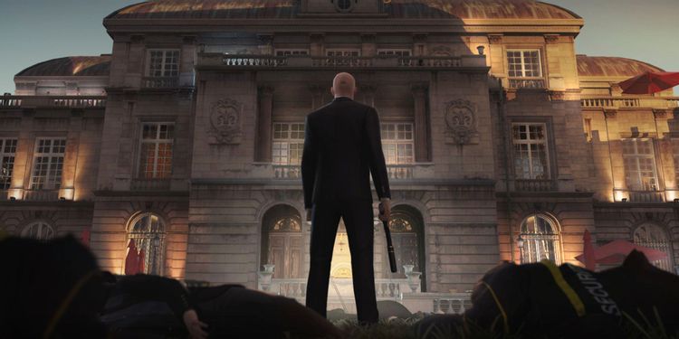hitman-agent-47-standing-in-front-of-mansion