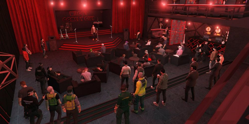 Players at a comedy club in GTA 5's GTA RP mode