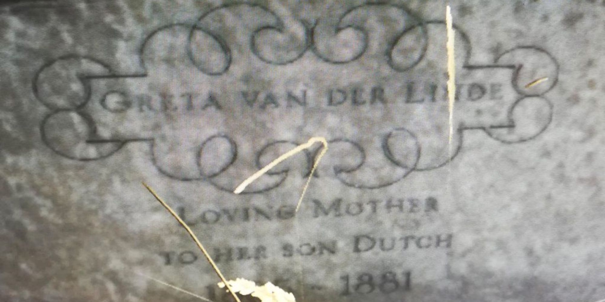 Red Dead Redemption 2 Screenshot Of Dutch mom's Grave