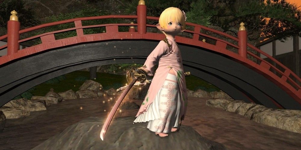 Lalafell in pink dress with katana. 