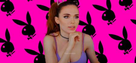 Amouranth con sfondo playboy bunny