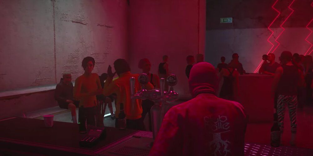 A Screenshot From Hitman 3 Gameplay Showing Agent 47 Undercover In A Berlin Nightclub.