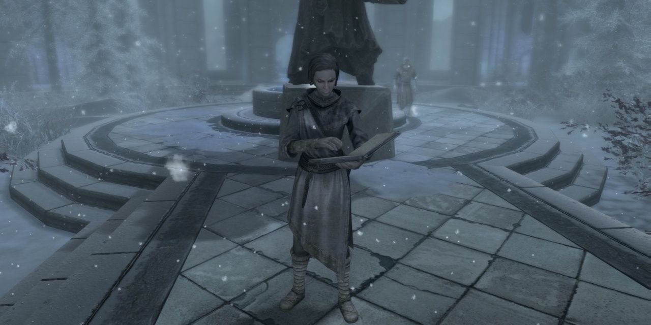 Skyrim Adept Robes worn by Mirabelle Ervine inside the Mage's College