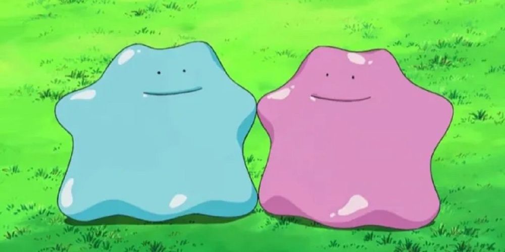 Shiny Ditto steht im Pokémon-Anime neben einem normalen Ditto.