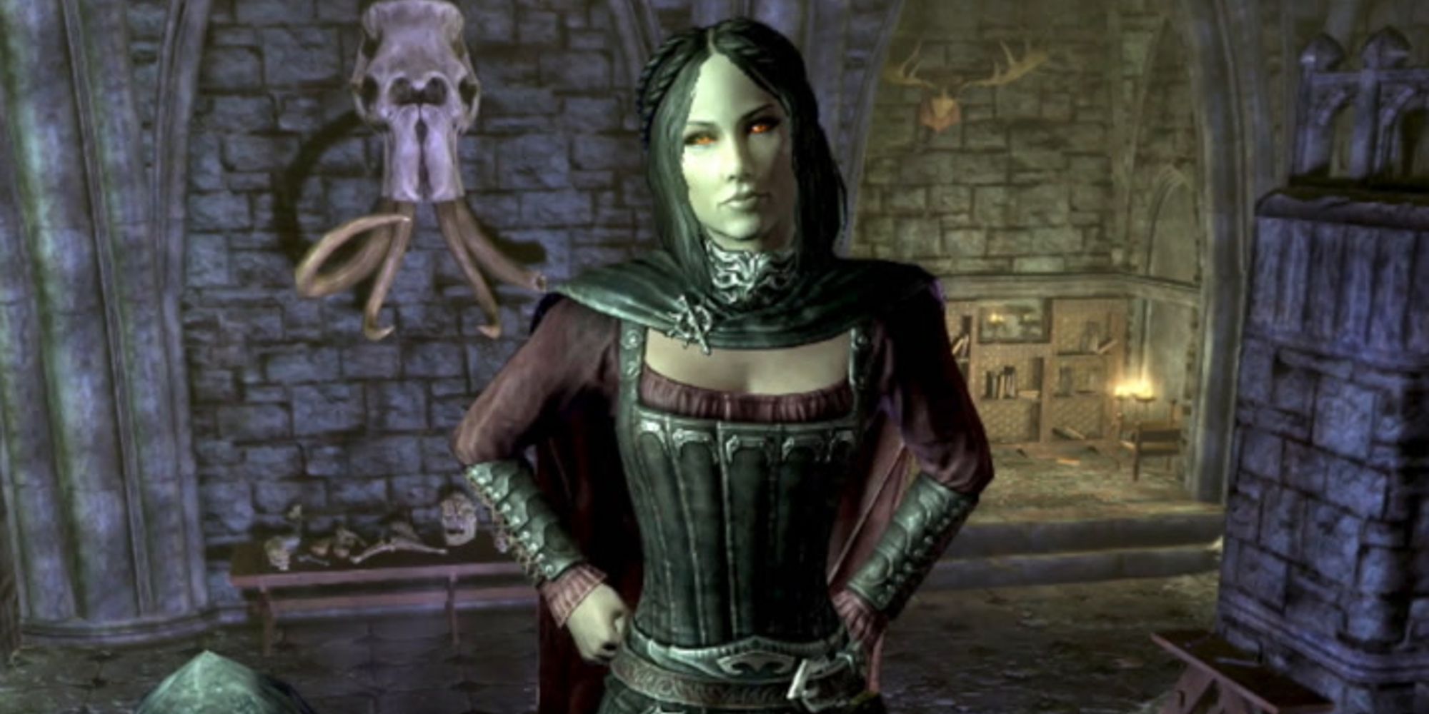 Spieler schaut Serana in Skyrim an