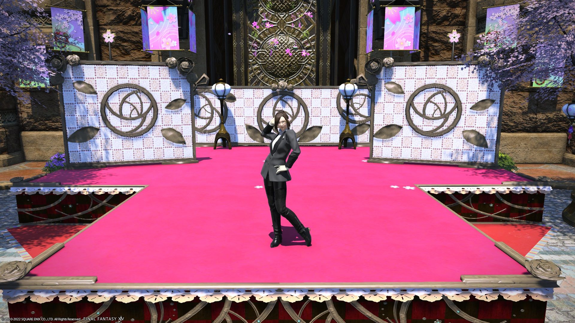 FF14 Little Lady's Day player character posing on stage