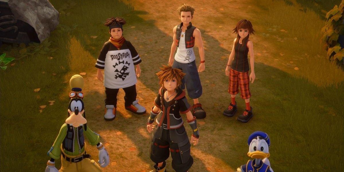 Sora, Donald, Goofy and Friends standing together outside the mansion of Twilight Town