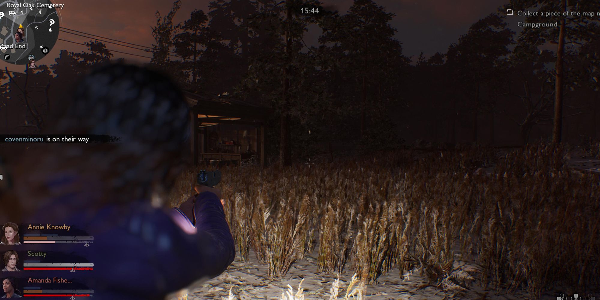 Evil Dead The Game, aiming ahead with a pistol.