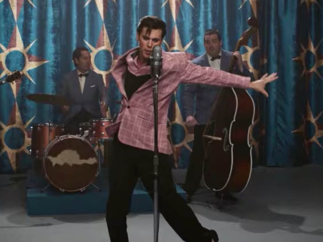 Austin Butler dancing in the Elvis Movie